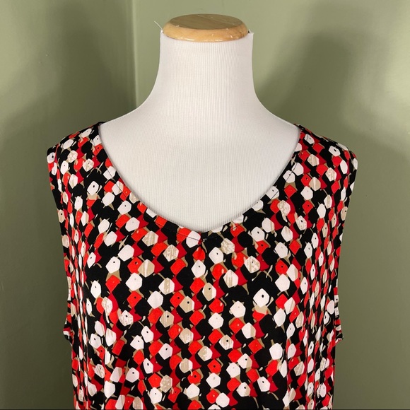 22/24 Soft by Avenue sleeveless blouse - Picture 2 of 10